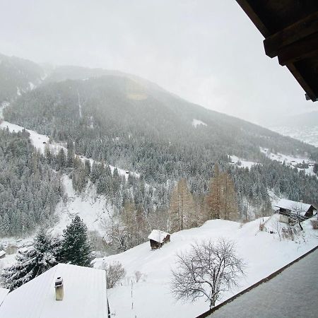 Qi-Lin Hotel Restaurant Ayer Dış mekan fotoğraf