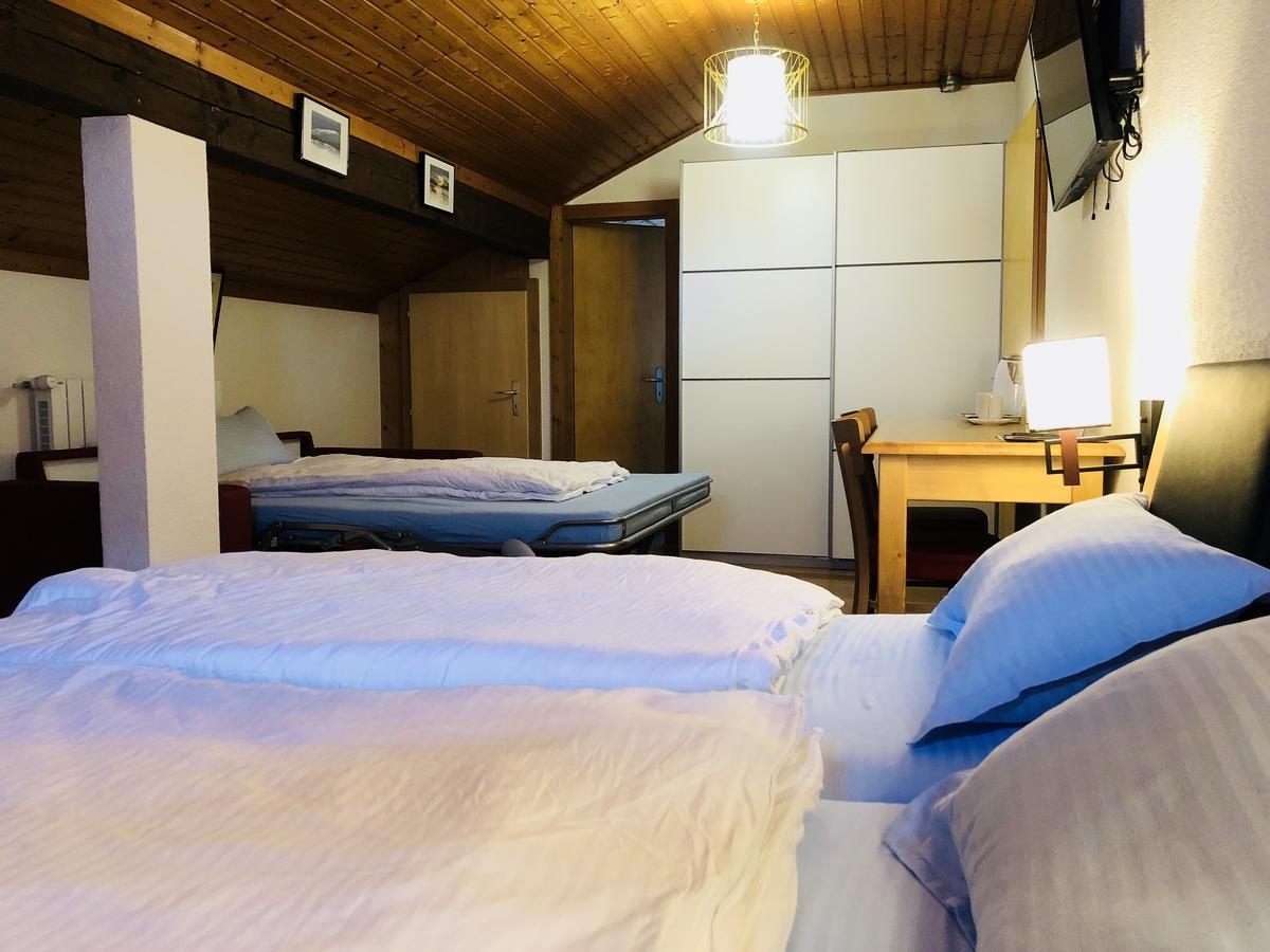 Qi-Lin Hotel Restaurant Ayer Dış mekan fotoğraf