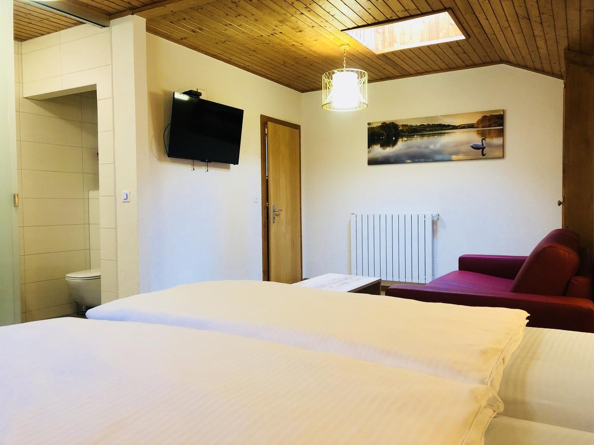 Qi-Lin Hotel Restaurant Ayer Dış mekan fotoğraf