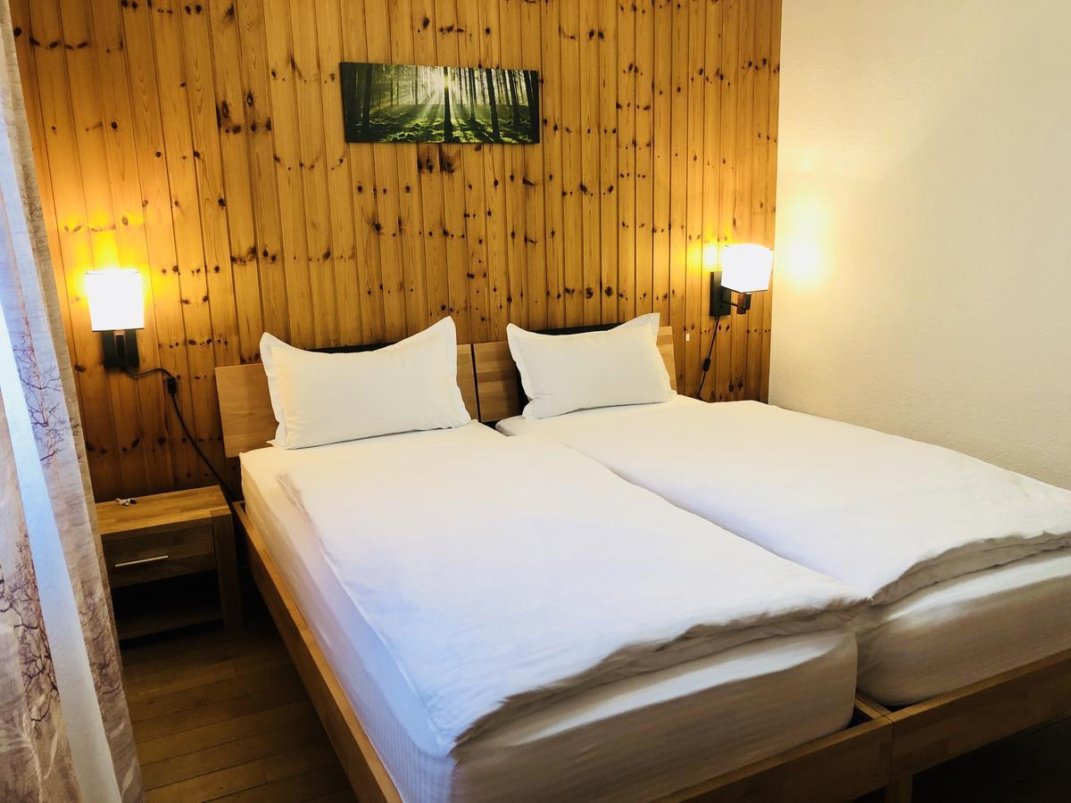 Qi-Lin Hotel Restaurant Ayer Dış mekan fotoğraf