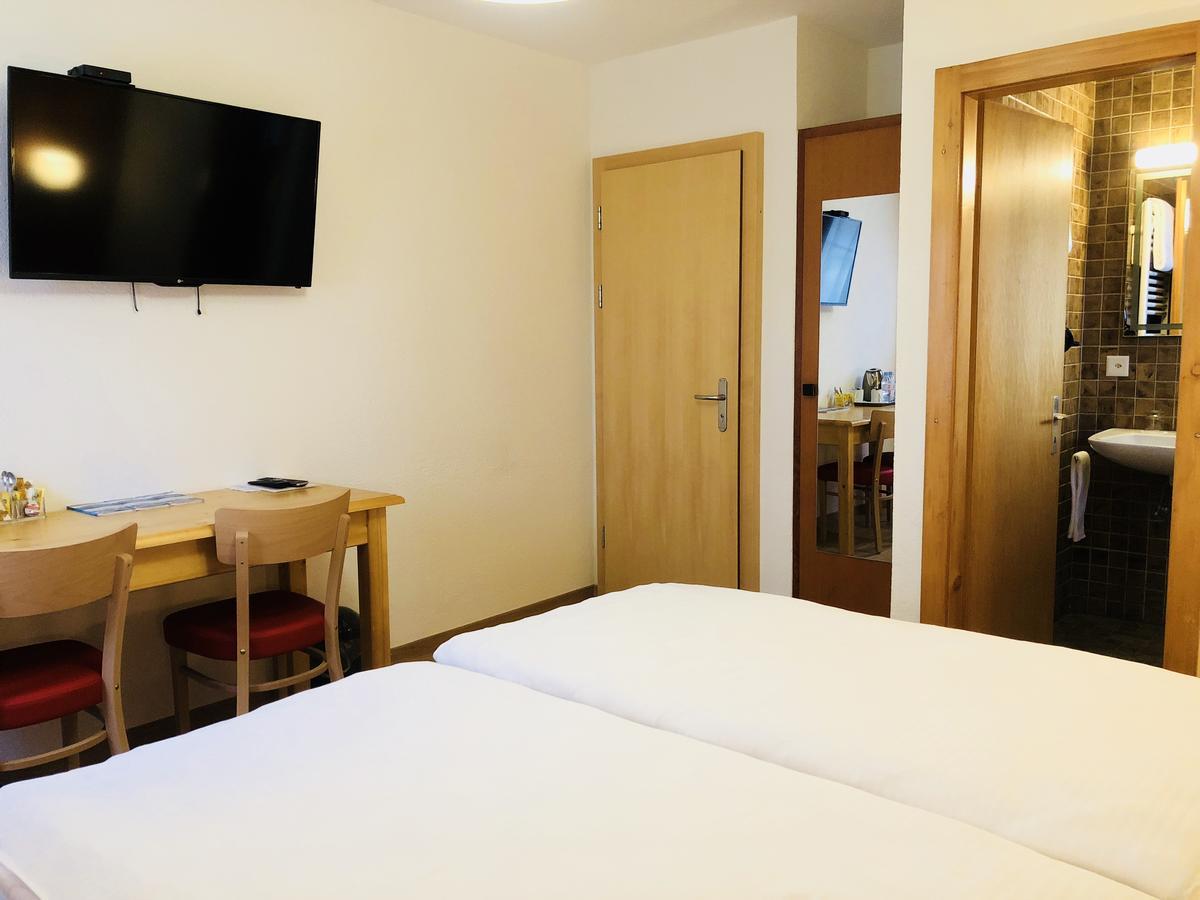 Qi-Lin Hotel Restaurant Ayer Dış mekan fotoğraf
