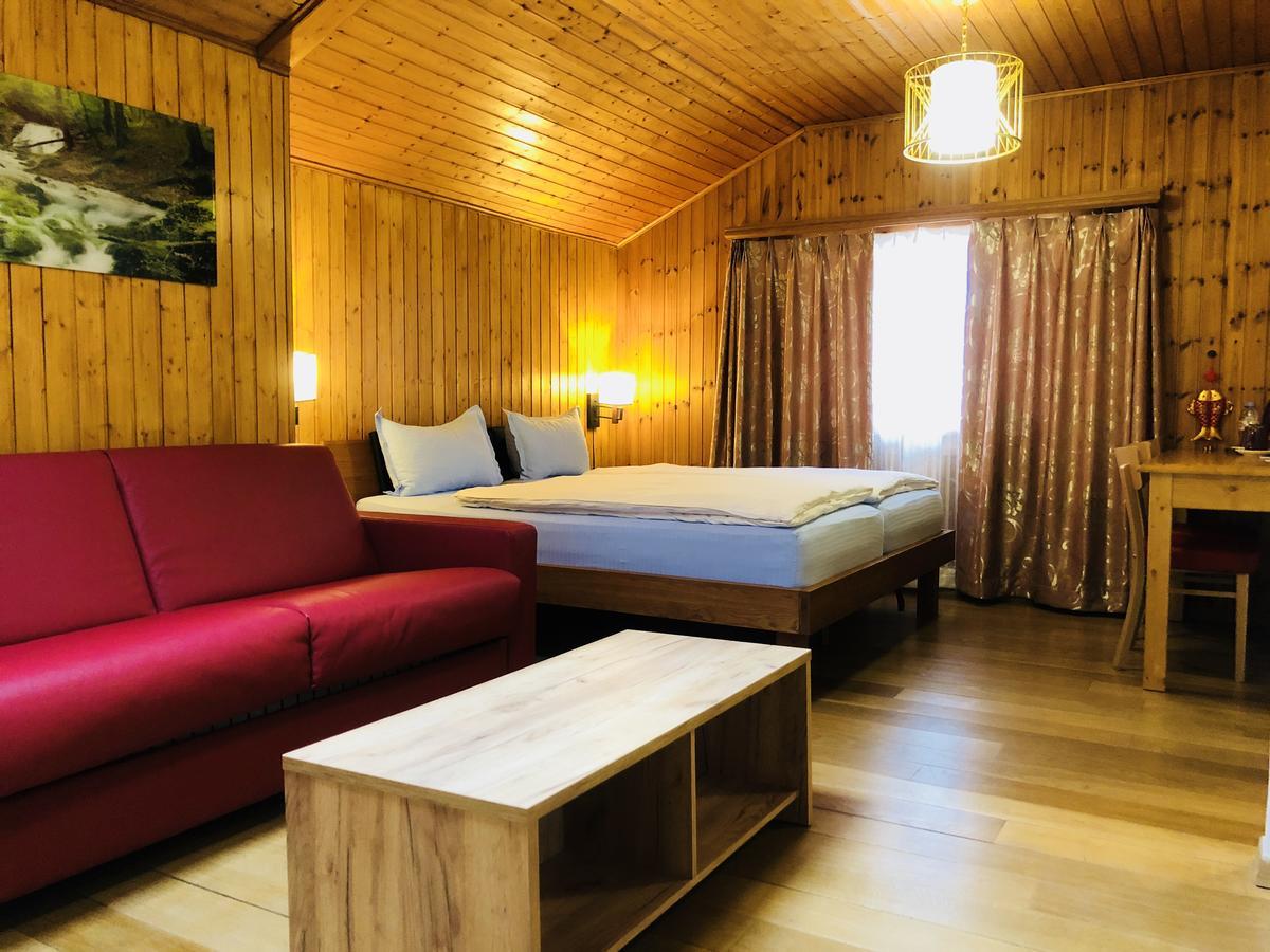 Qi-Lin Hotel Restaurant Ayer Dış mekan fotoğraf