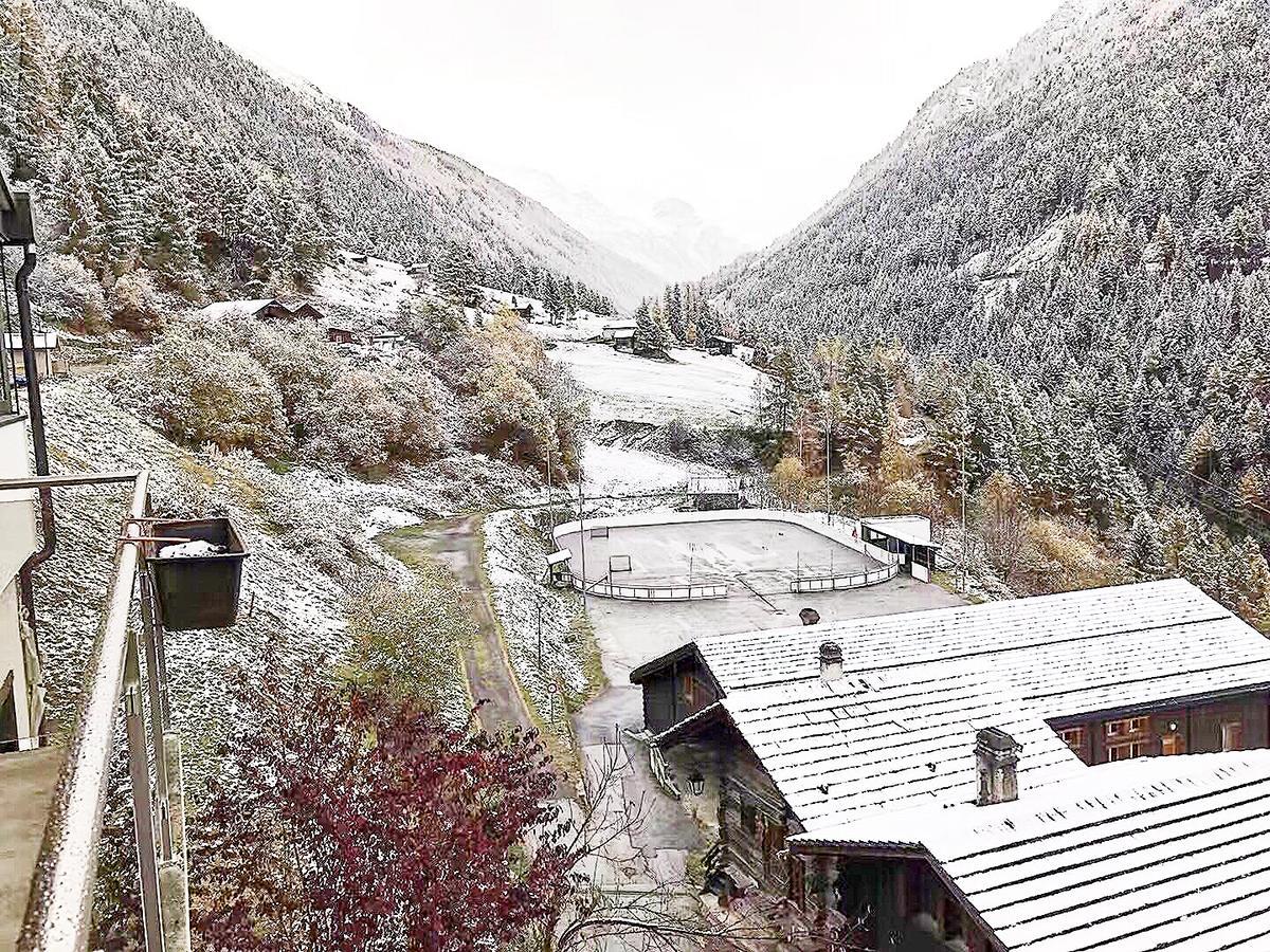 Qi-Lin Hotel Restaurant Ayer Dış mekan fotoğraf