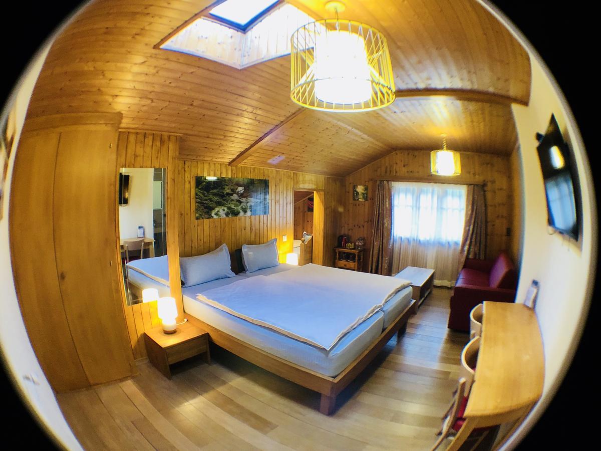 Qi-Lin Hotel Restaurant Ayer Dış mekan fotoğraf