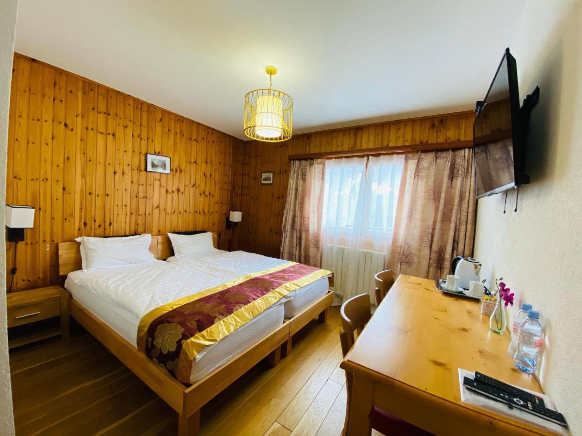 Qi-Lin Hotel Restaurant Ayer Dış mekan fotoğraf