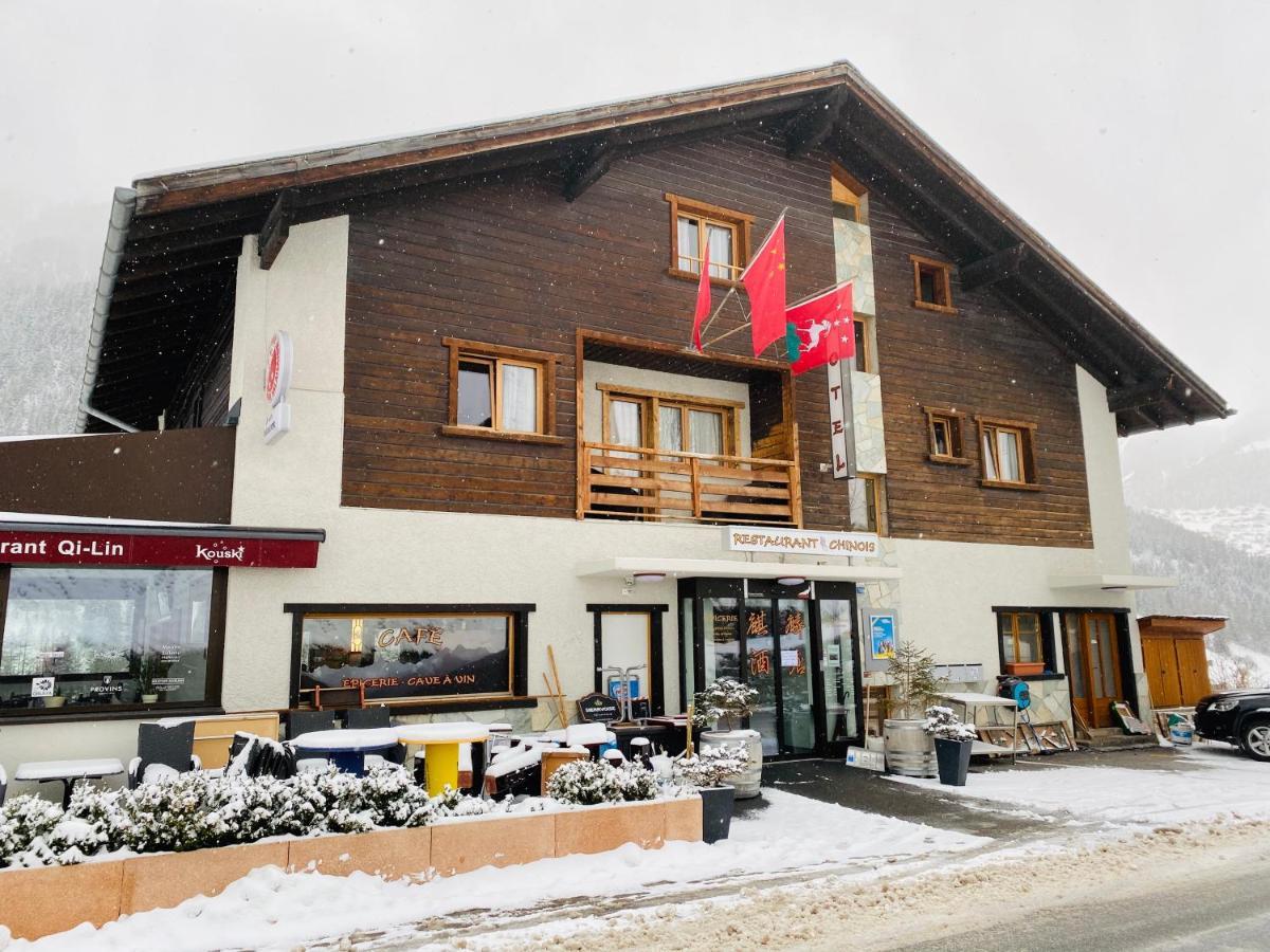 Qi-Lin Hotel Restaurant Ayer Dış mekan fotoğraf
