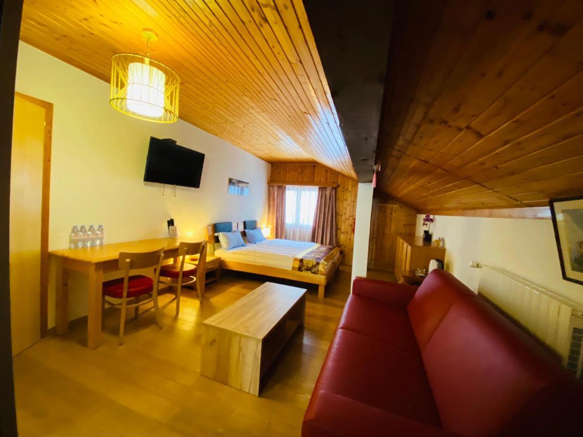 Qi-Lin Hotel Restaurant Ayer Dış mekan fotoğraf