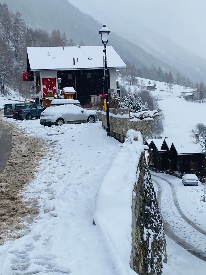 Qi-Lin Hotel Restaurant Ayer Dış mekan fotoğraf