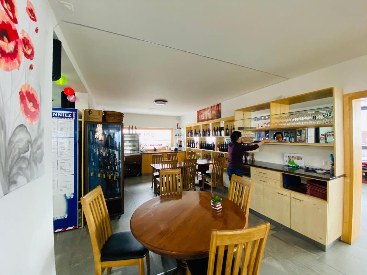 Qi-Lin Hotel Restaurant Ayer Dış mekan fotoğraf