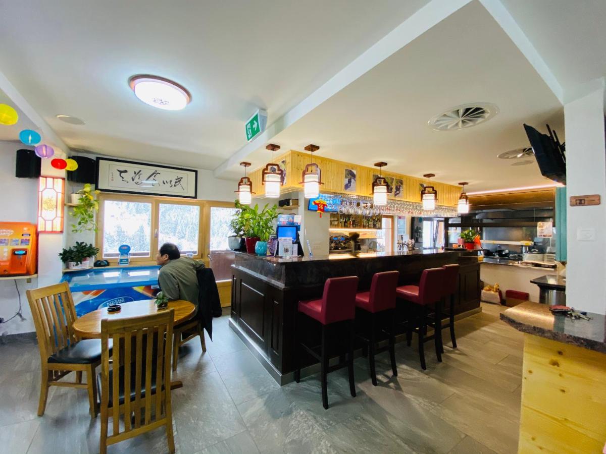 Qi-Lin Hotel Restaurant Ayer Dış mekan fotoğraf
