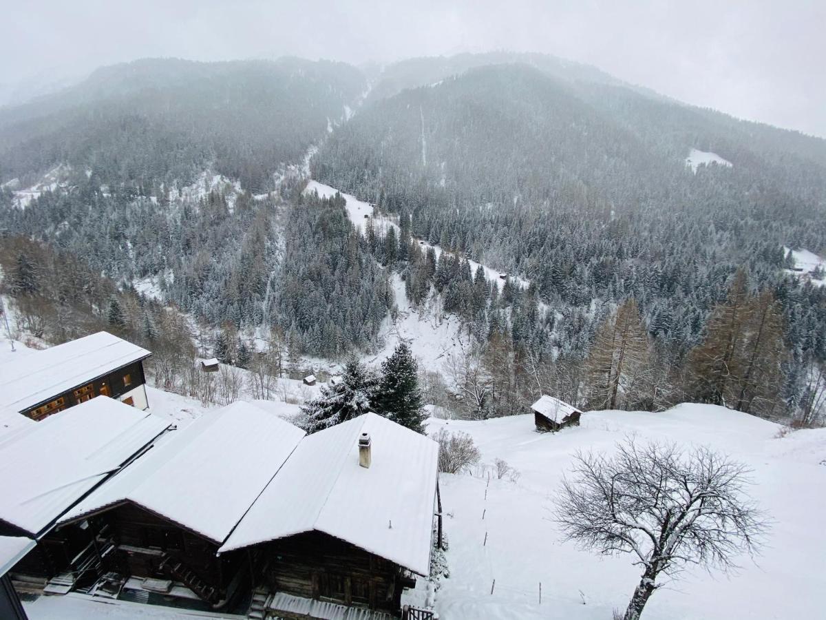 Qi-Lin Hotel Restaurant Ayer Dış mekan fotoğraf