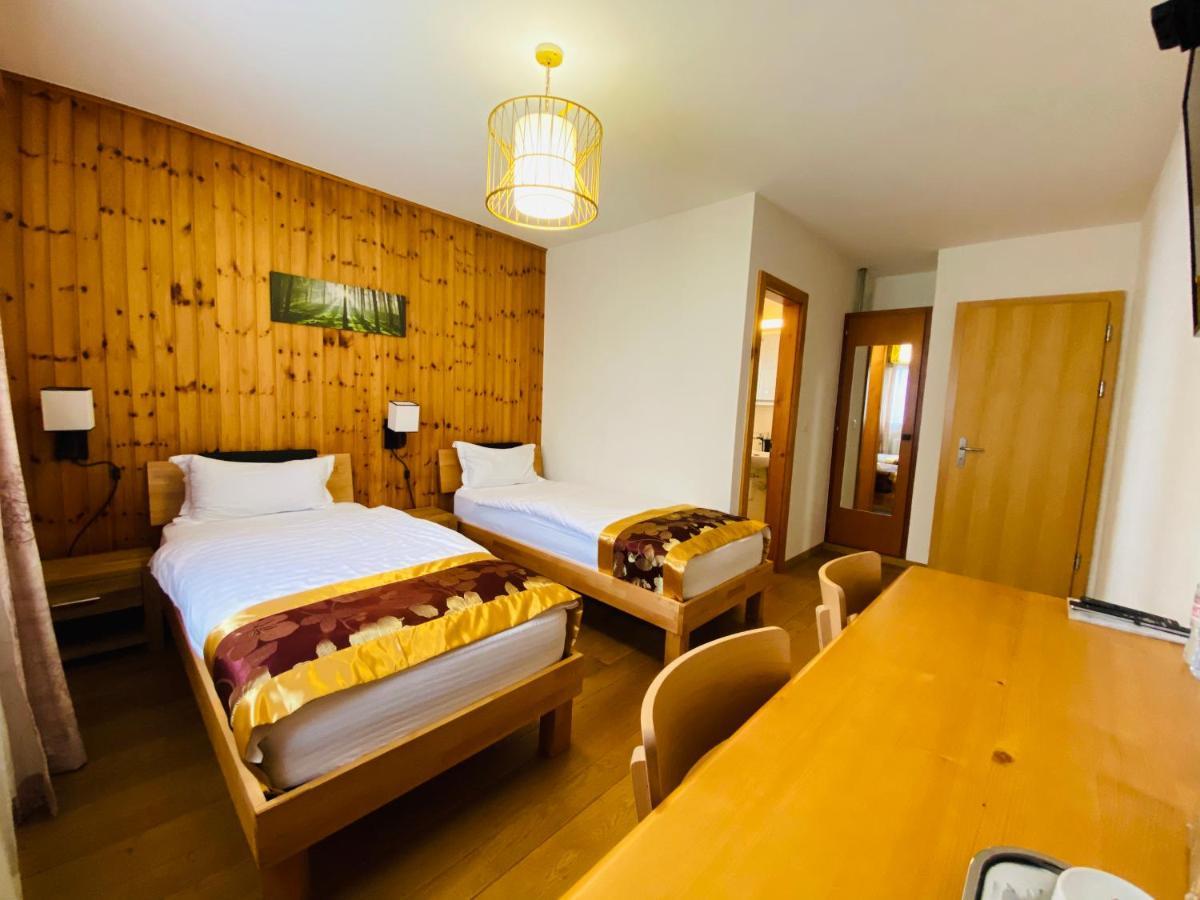 Qi-Lin Hotel Restaurant Ayer Dış mekan fotoğraf