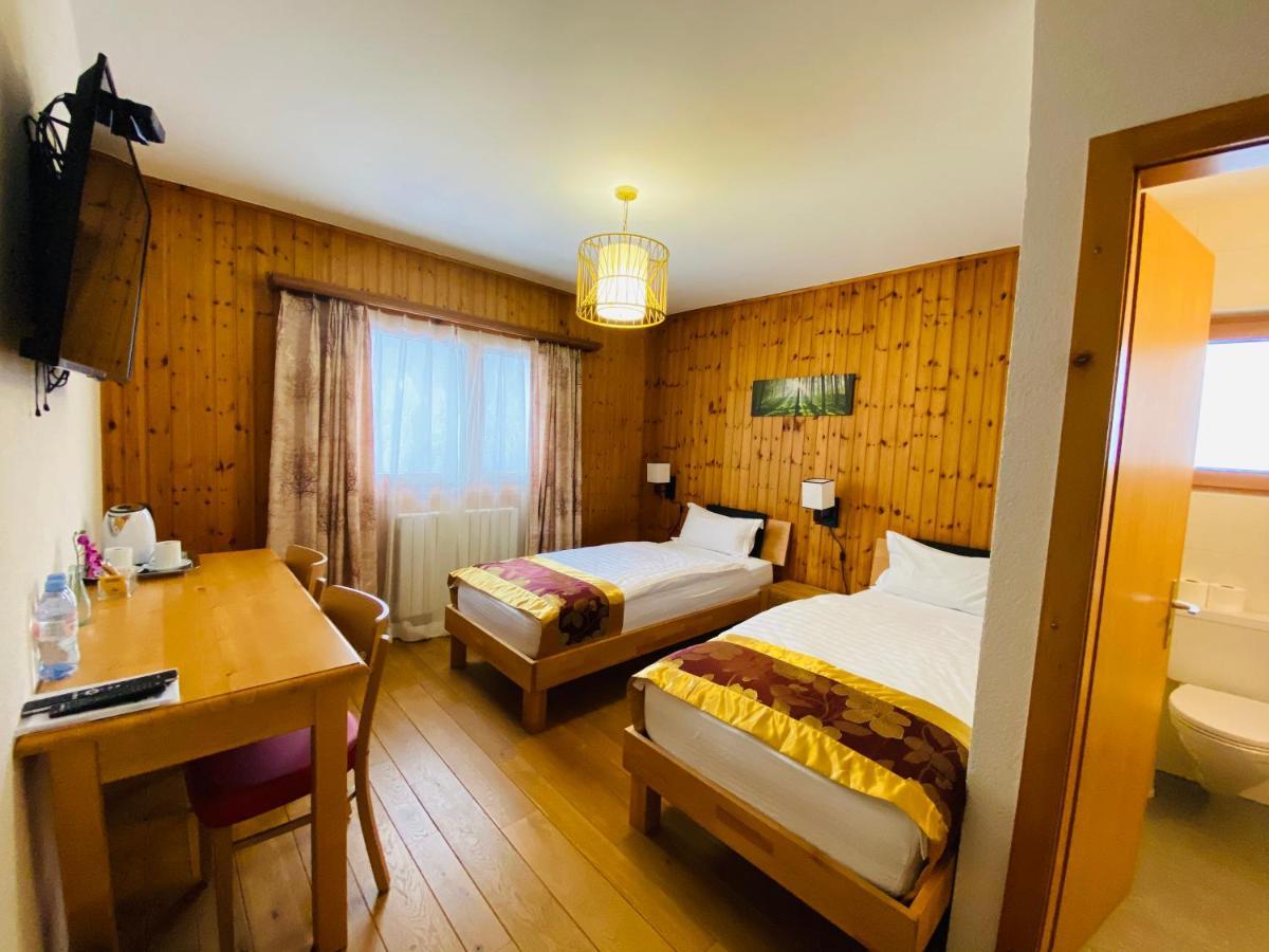 Qi-Lin Hotel Restaurant Ayer Dış mekan fotoğraf