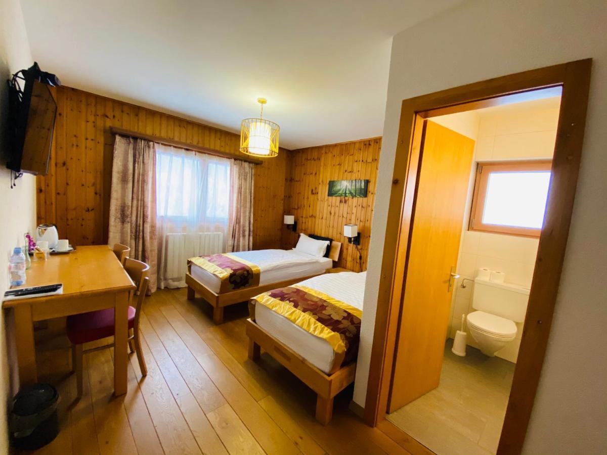Qi-Lin Hotel Restaurant Ayer Dış mekan fotoğraf