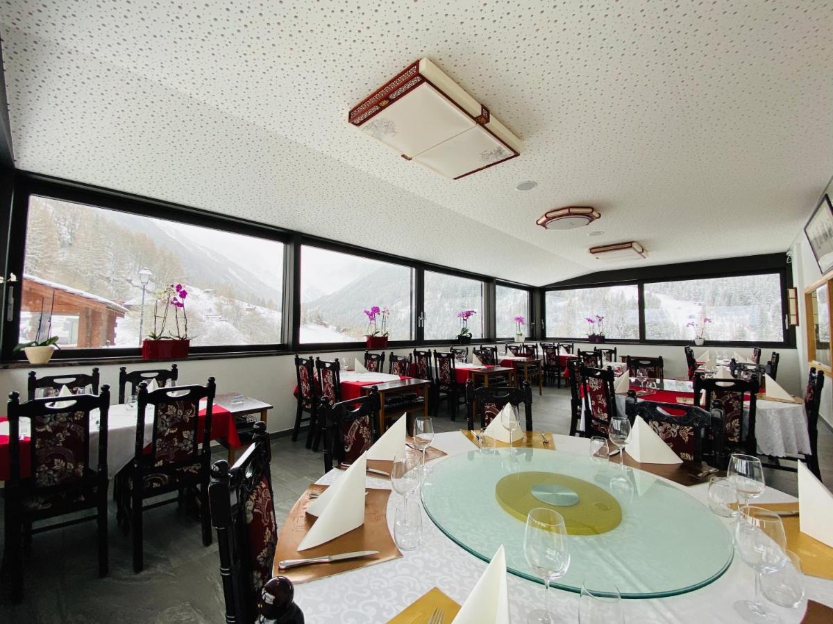Qi-Lin Hotel Restaurant Ayer Dış mekan fotoğraf