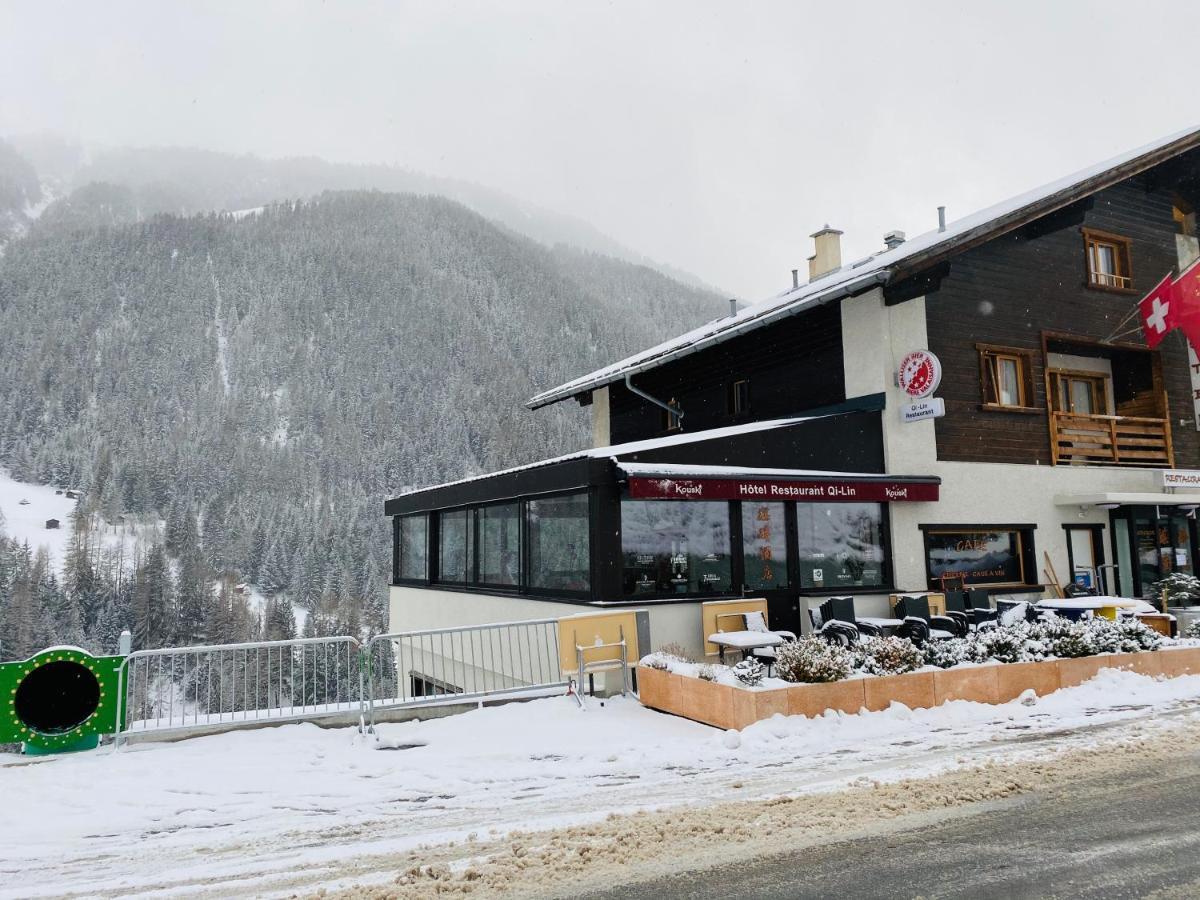 Qi-Lin Hotel Restaurant Ayer Dış mekan fotoğraf